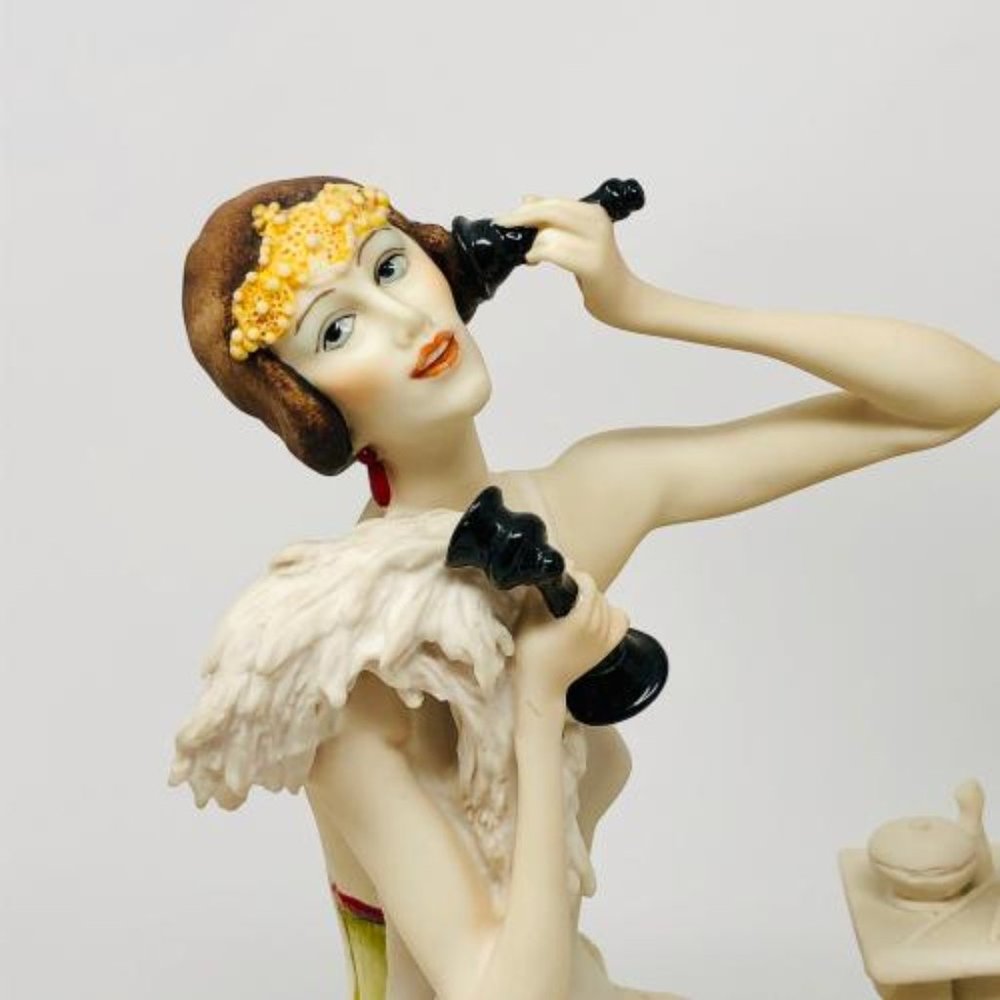 GIUSEPPE ARMANI "IL TELEFONO" PORCELAIN FIGURINE - Picture 4 of 8